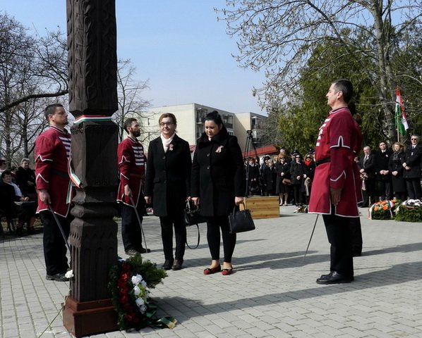 2017. március 15. 55